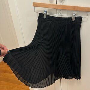Bleated black skirt, elastic waist band